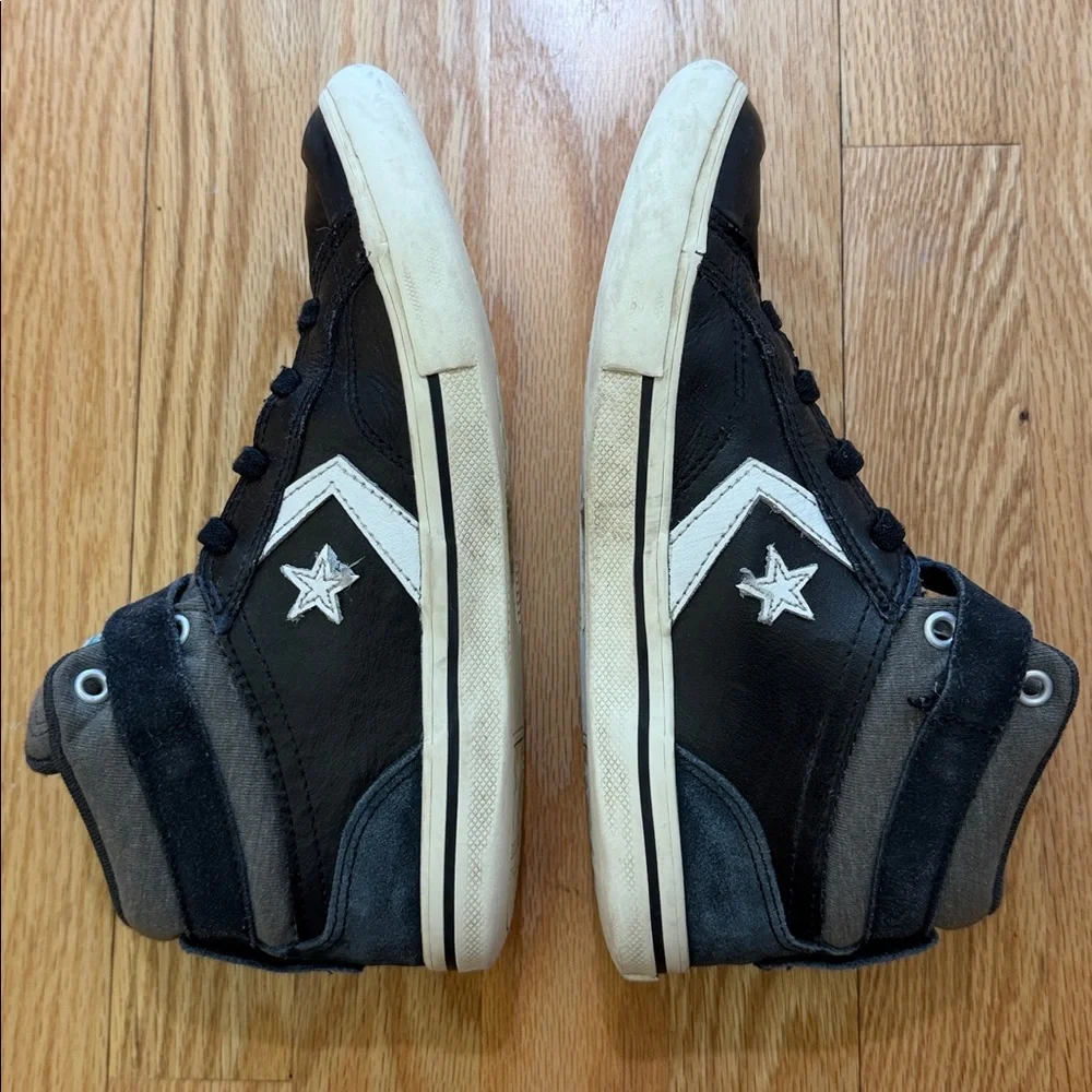 CONVERSE ALL STAR Classic Kids High-Top Sneakers Size 4